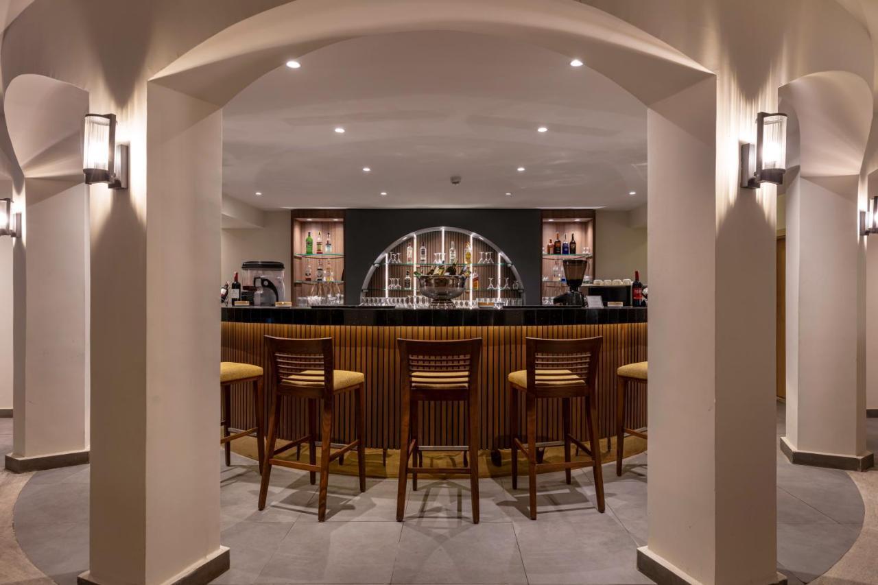 Steigenberger Nile Palace Luxor - Convention Center Luaran gambar The bar at the hotel