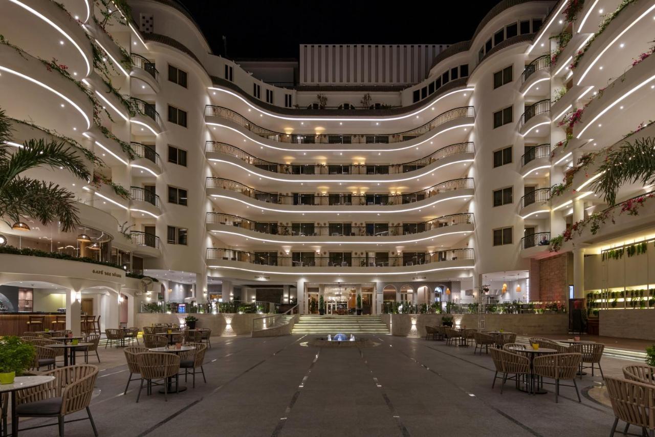 Steigenberger Nile Palace Luxor - Convention Center Luaran gambar The hotel's courtyard