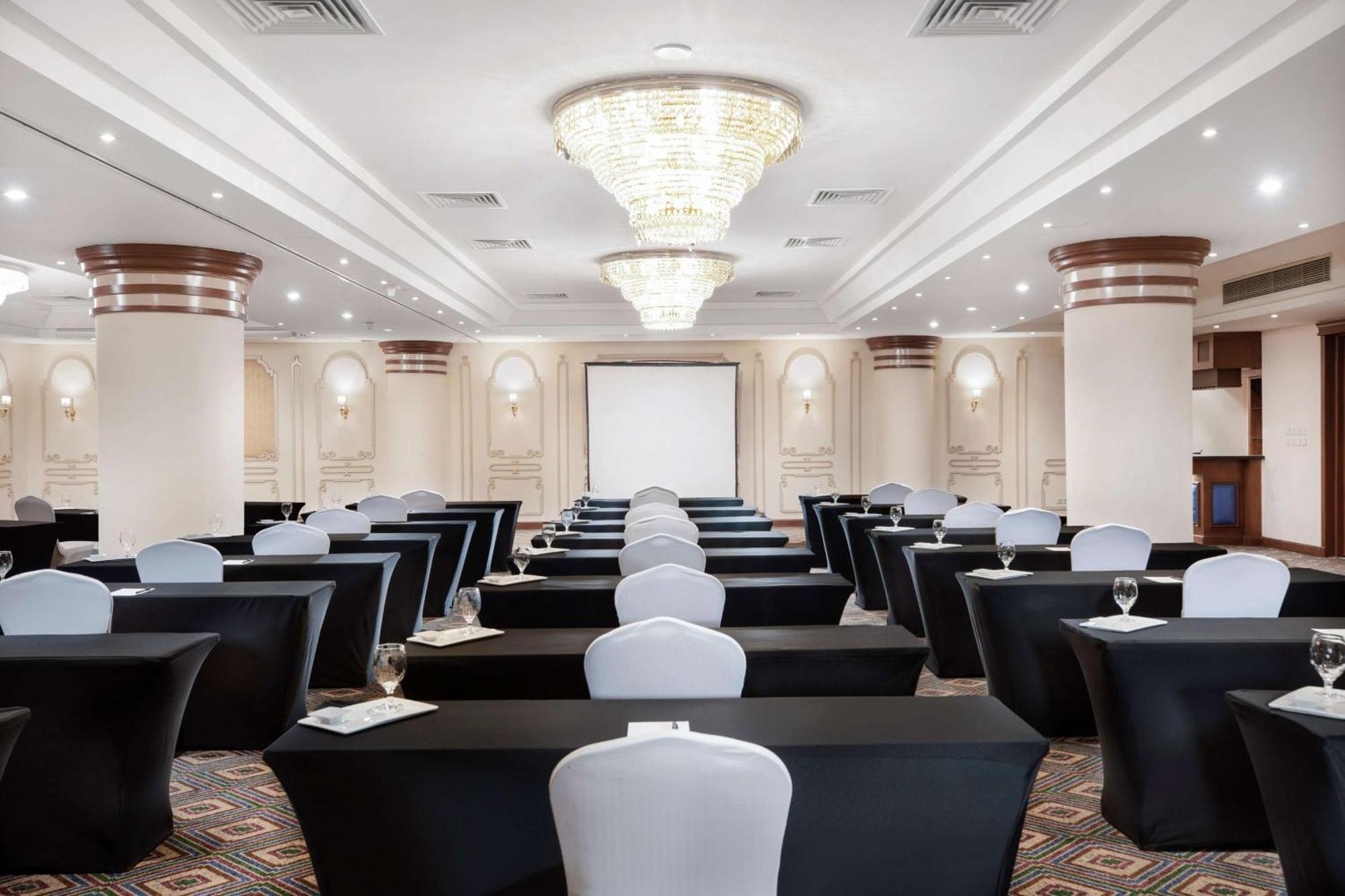 Steigenberger Nile Palace Luxor - Convention Center Luaran gambar The ballroom