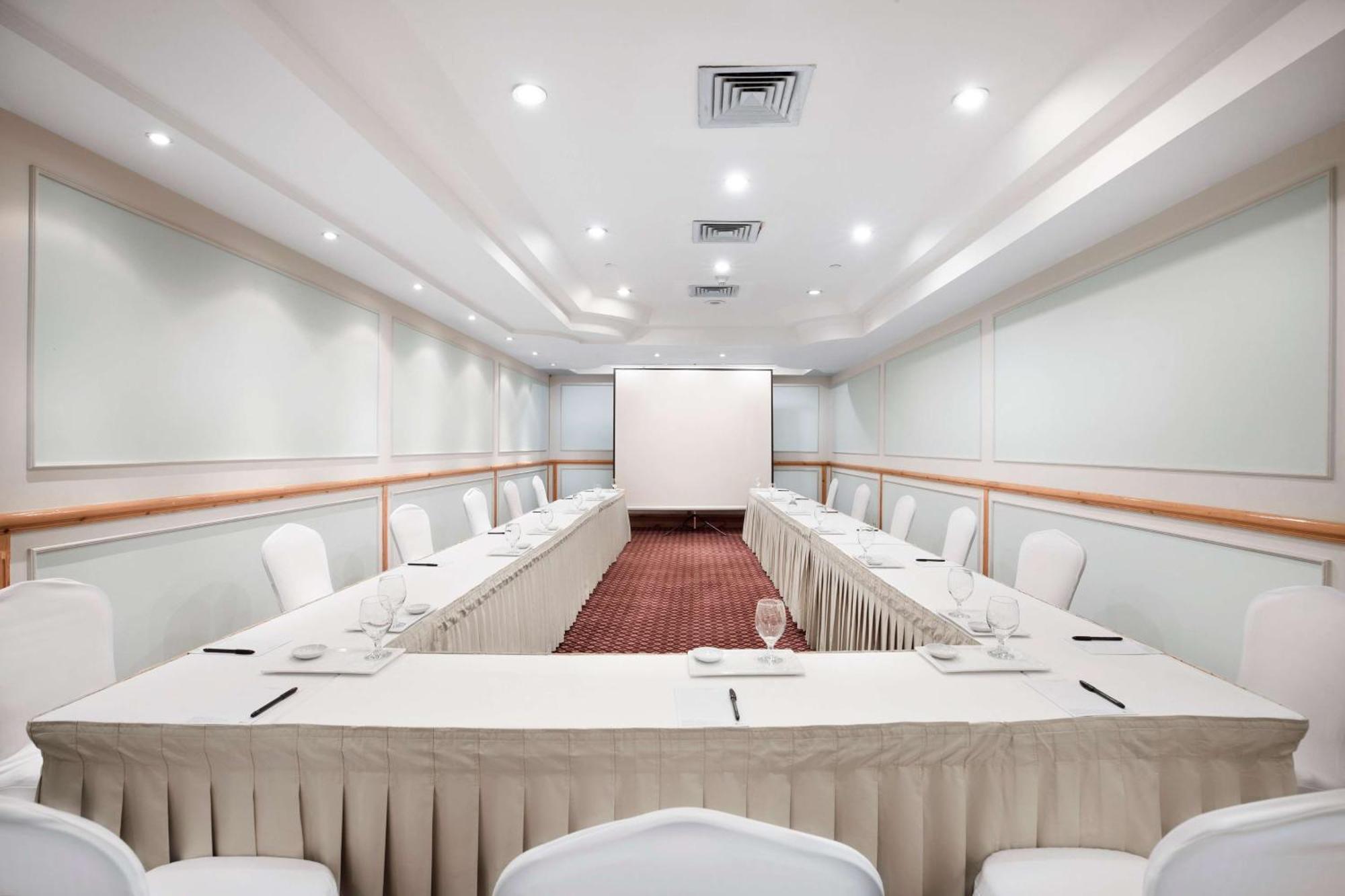 Steigenberger Nile Palace Luxor - Convention Center Luaran gambar Meeting room