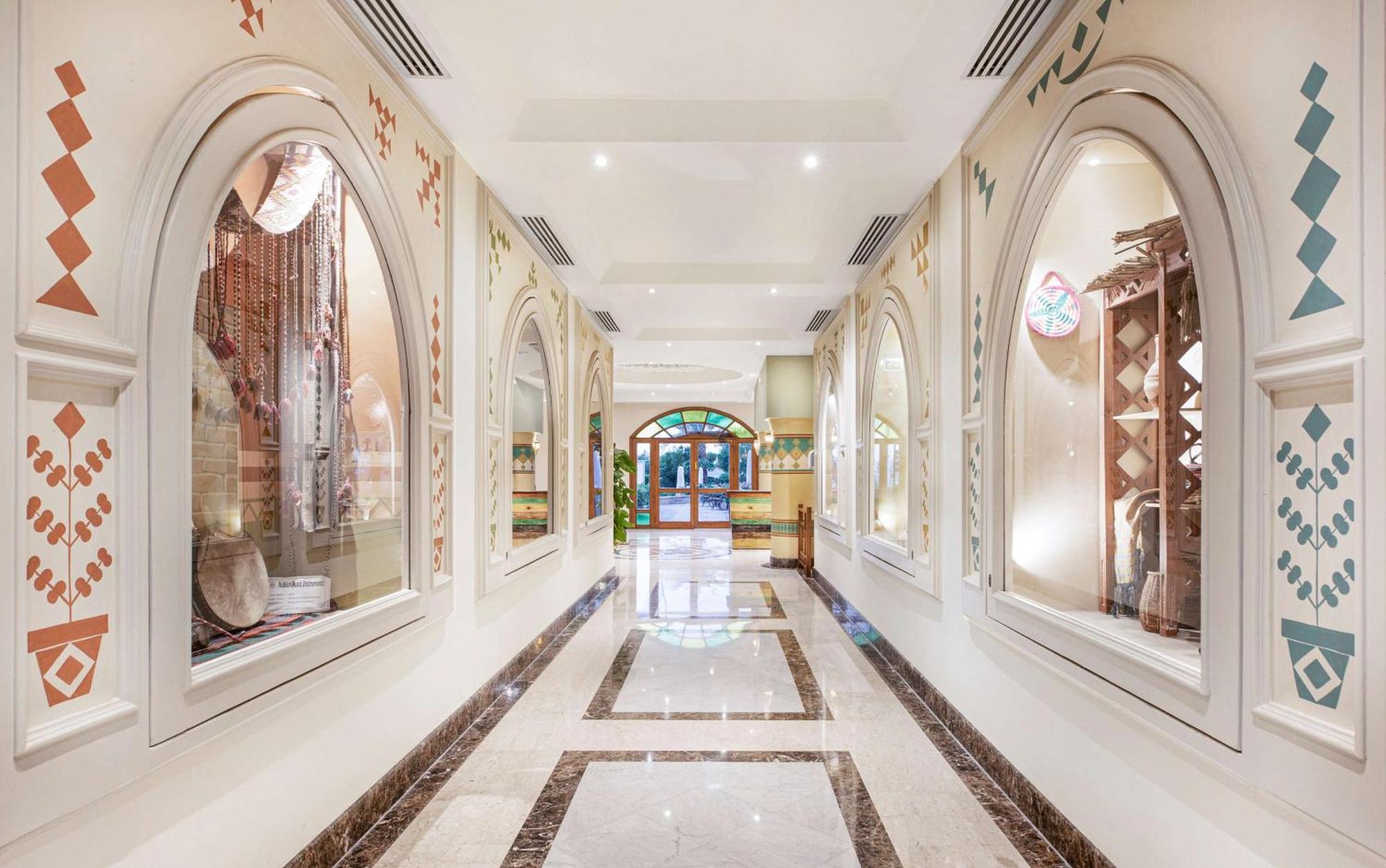 Steigenberger Nile Palace Luxor - Convention Center Luaran gambar The interior of the hotel