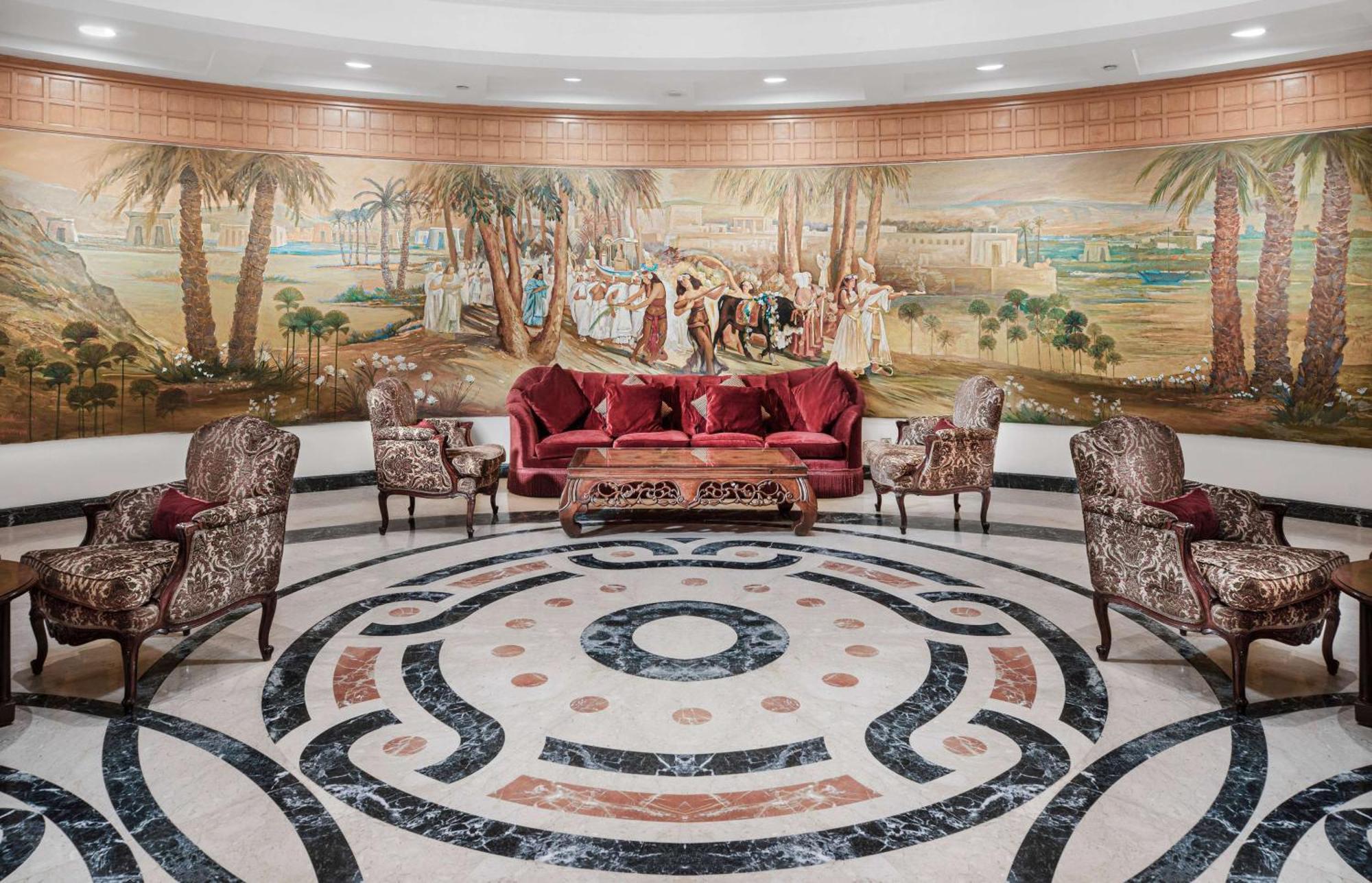 Steigenberger Nile Palace Luxor - Convention Center Luaran gambar The lobby of the hotel
