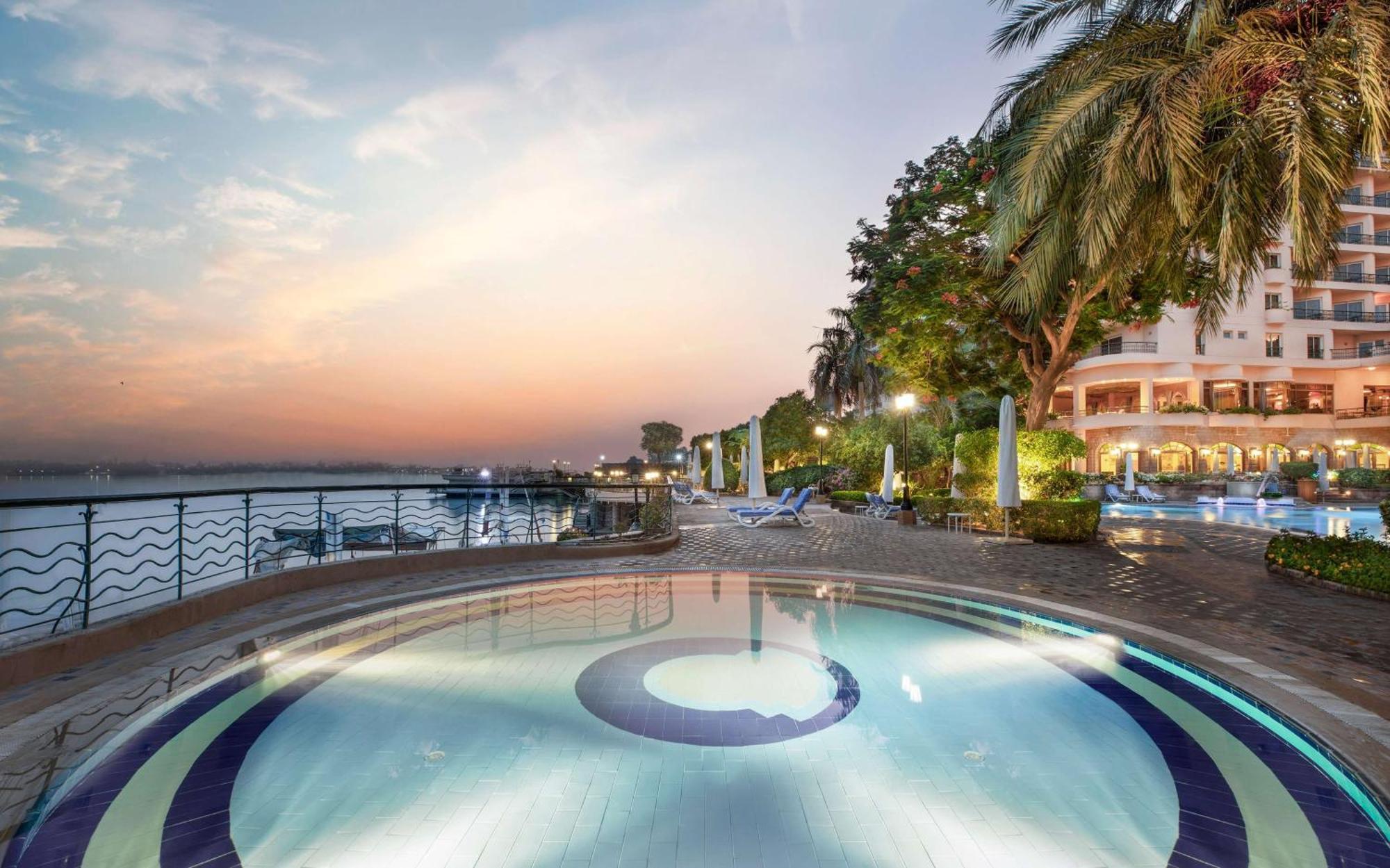 Steigenberger Nile Palace Luxor - Convention Center Luaran gambar The pool at the Grand Hotel