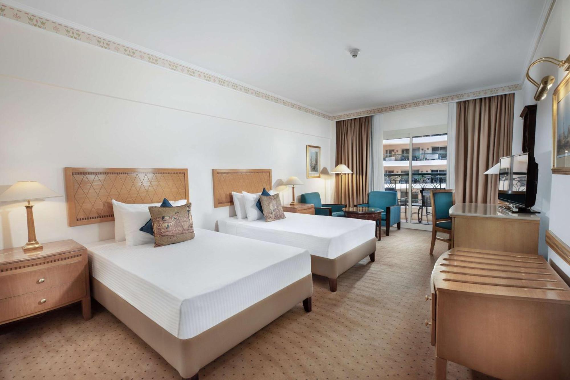 Steigenberger Nile Palace Luxor - Convention Center Luaran gambar A room at the Hilton Athens